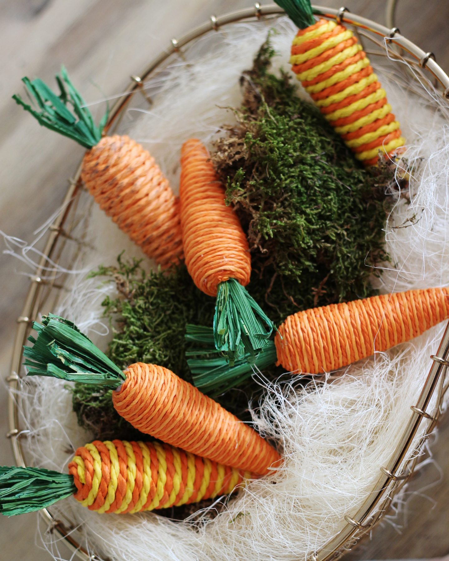LIVING | Osterdeko dein Kitchen Hasen, Zuhause: Goldene Inspiration – mit – Osterstrauß und für in Karotten Starlights the Trockenblumen
